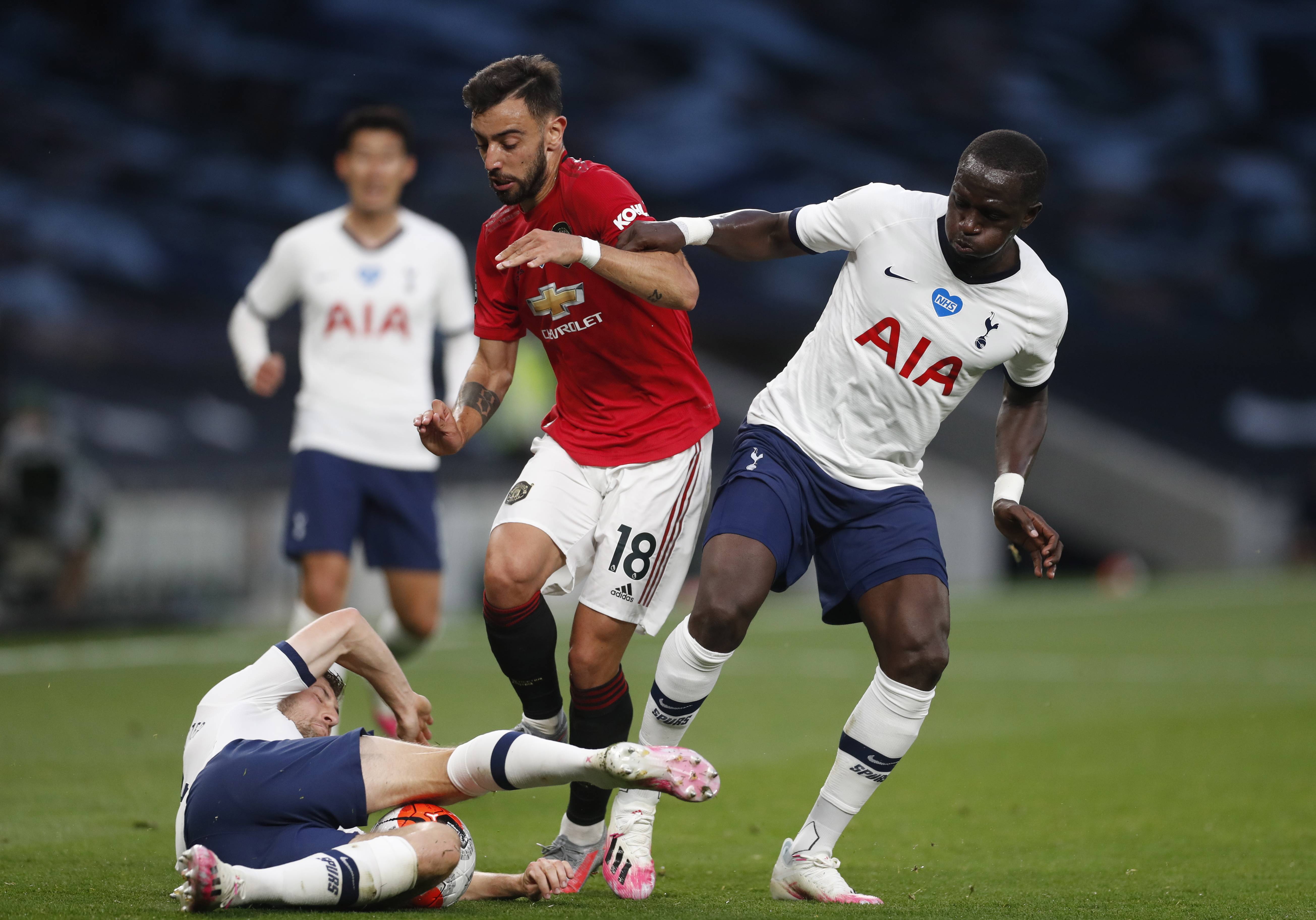 了他成名于 了他成名于